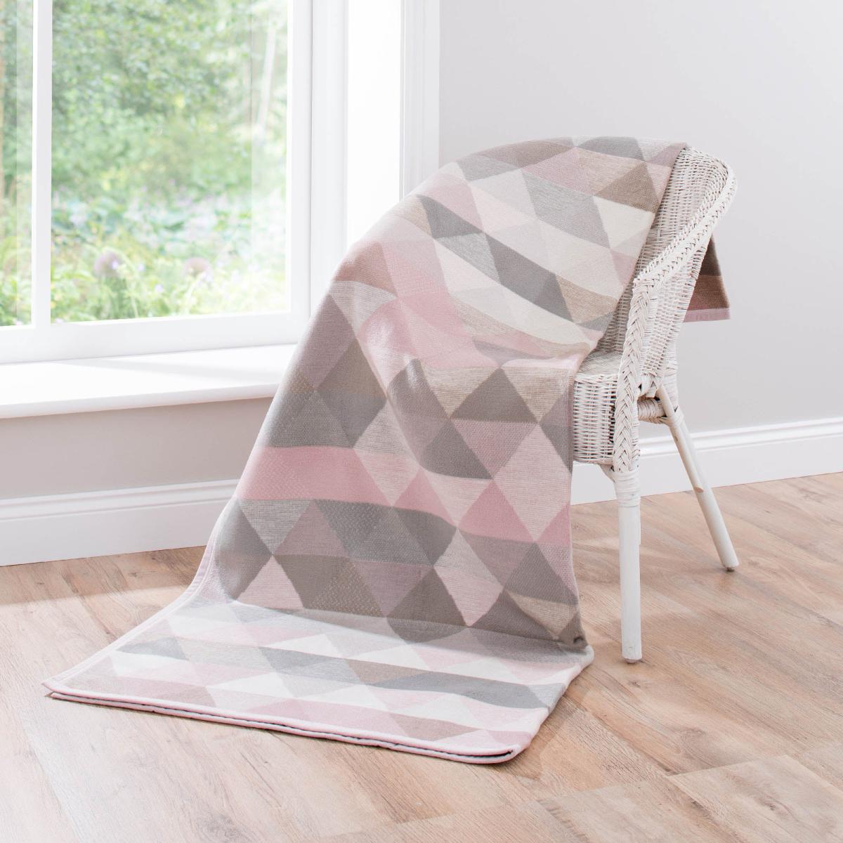 Thermosoft Pink Geo 150cm x 200cm Blanket Pink – image 2