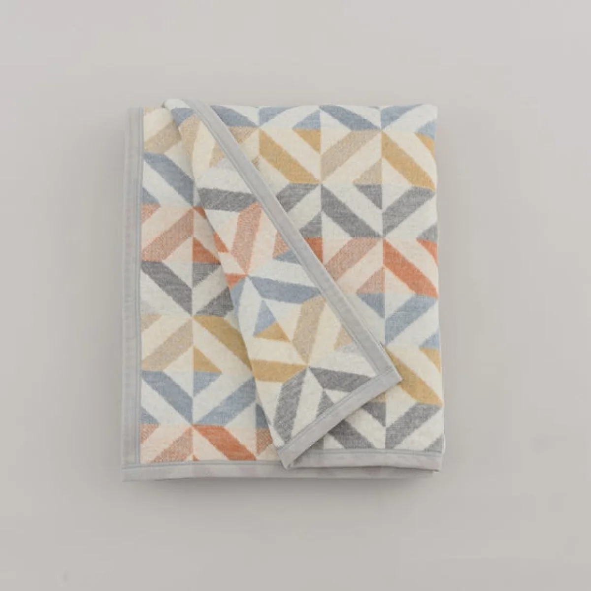 Supersoft Geo Diamonds Throw MultiColoured – image 2