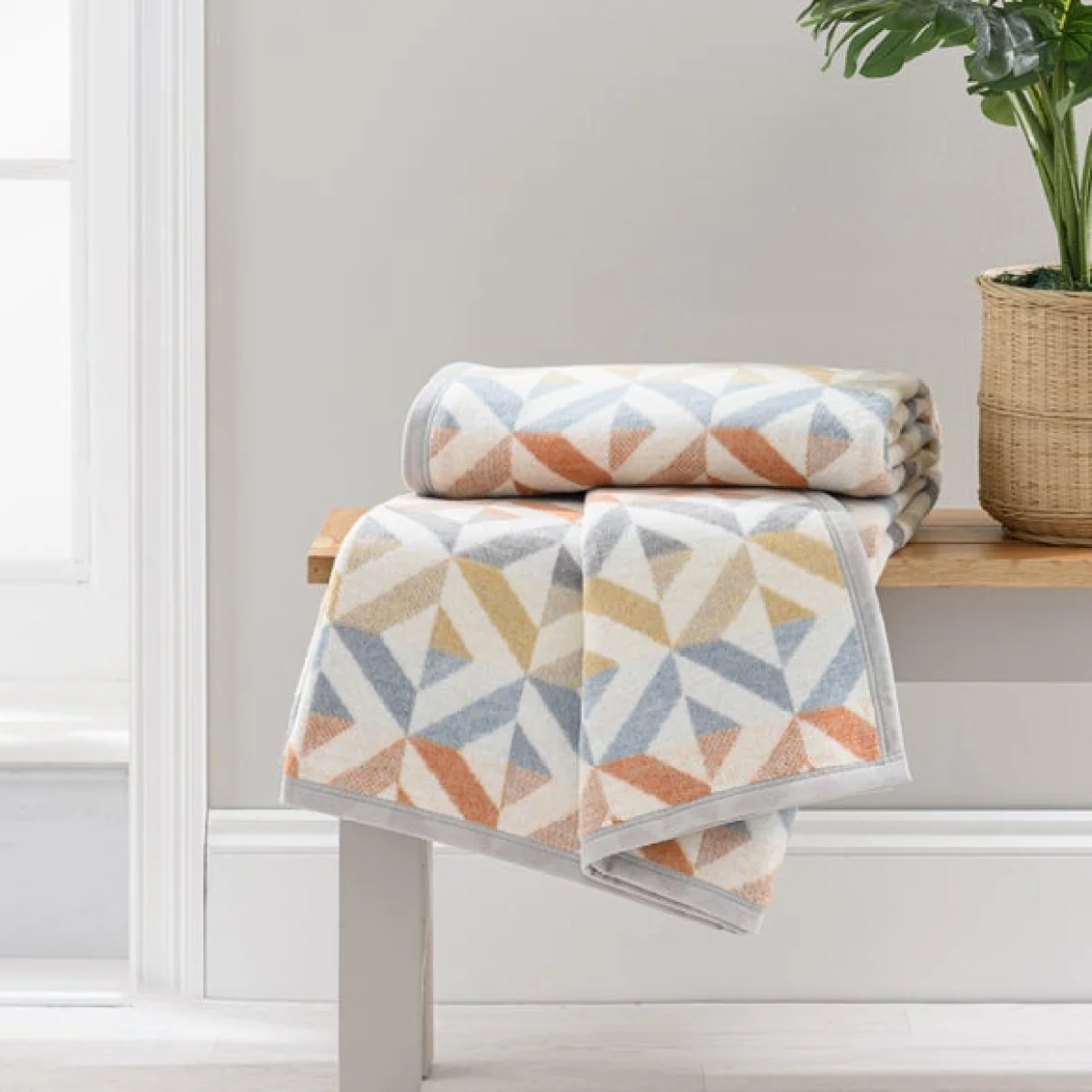 Supersoft Geo Diamonds Throw MultiColoured – image 5
