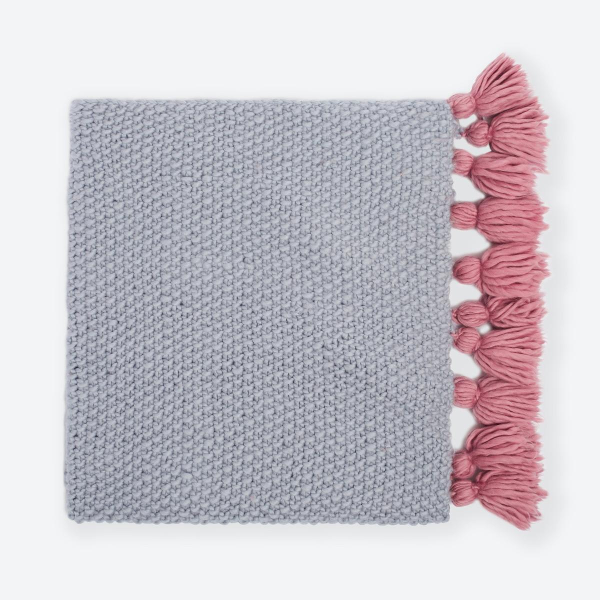 Chunky Tassel Throw Blanket Knitting Kit – image 2