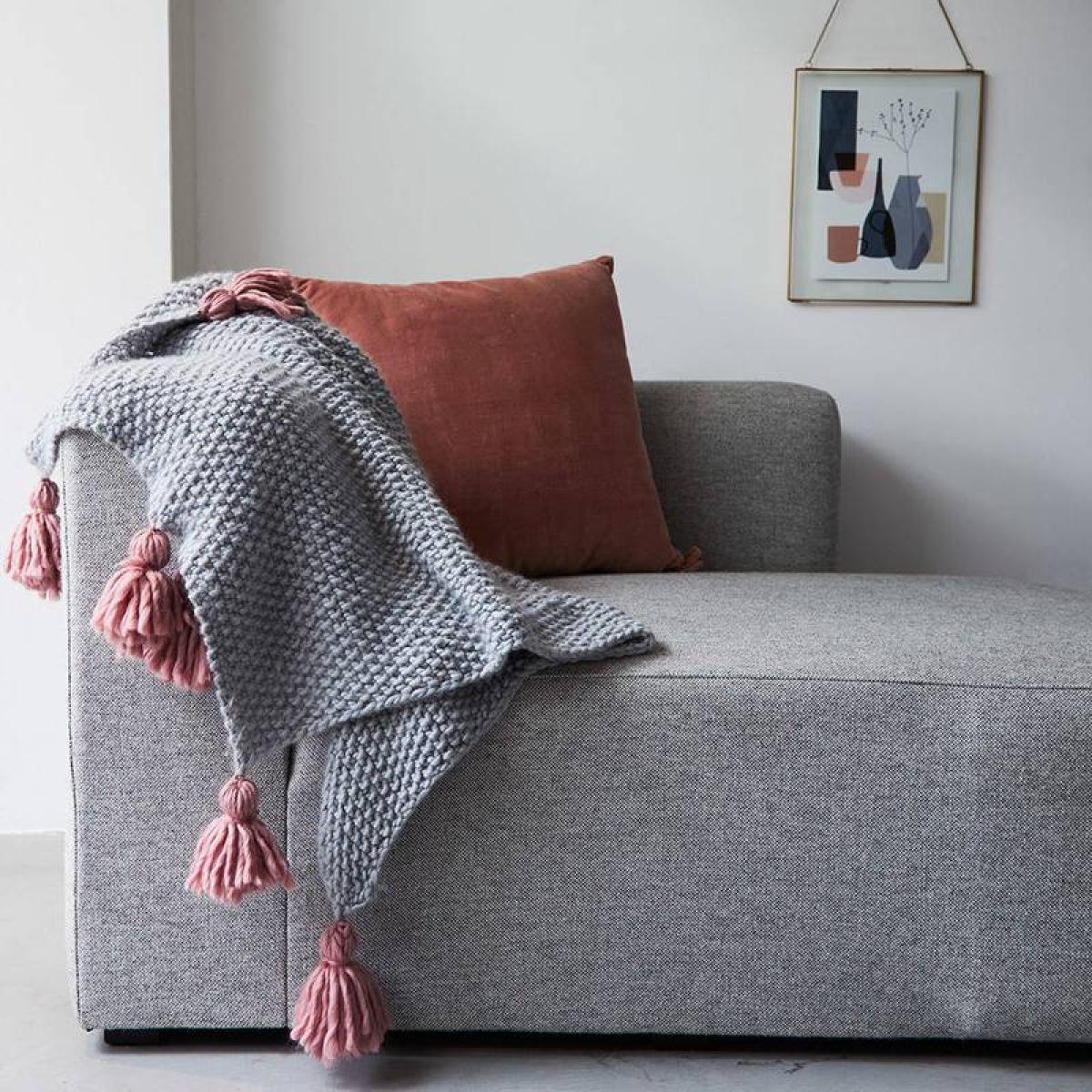 Chunky Tassel Throw Blanket Knitting Kit – image 1