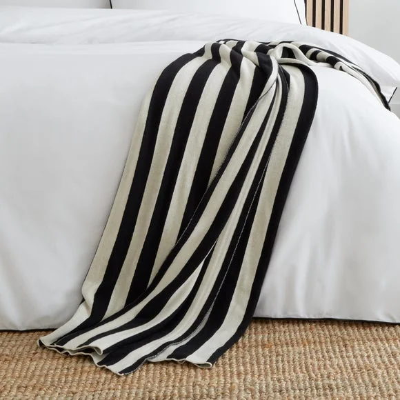 Style Sisters Knitted Cube Throw White
