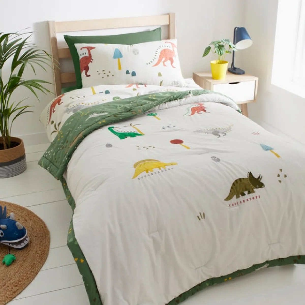 Dinosaur Quilted Bedspread Green – image 1