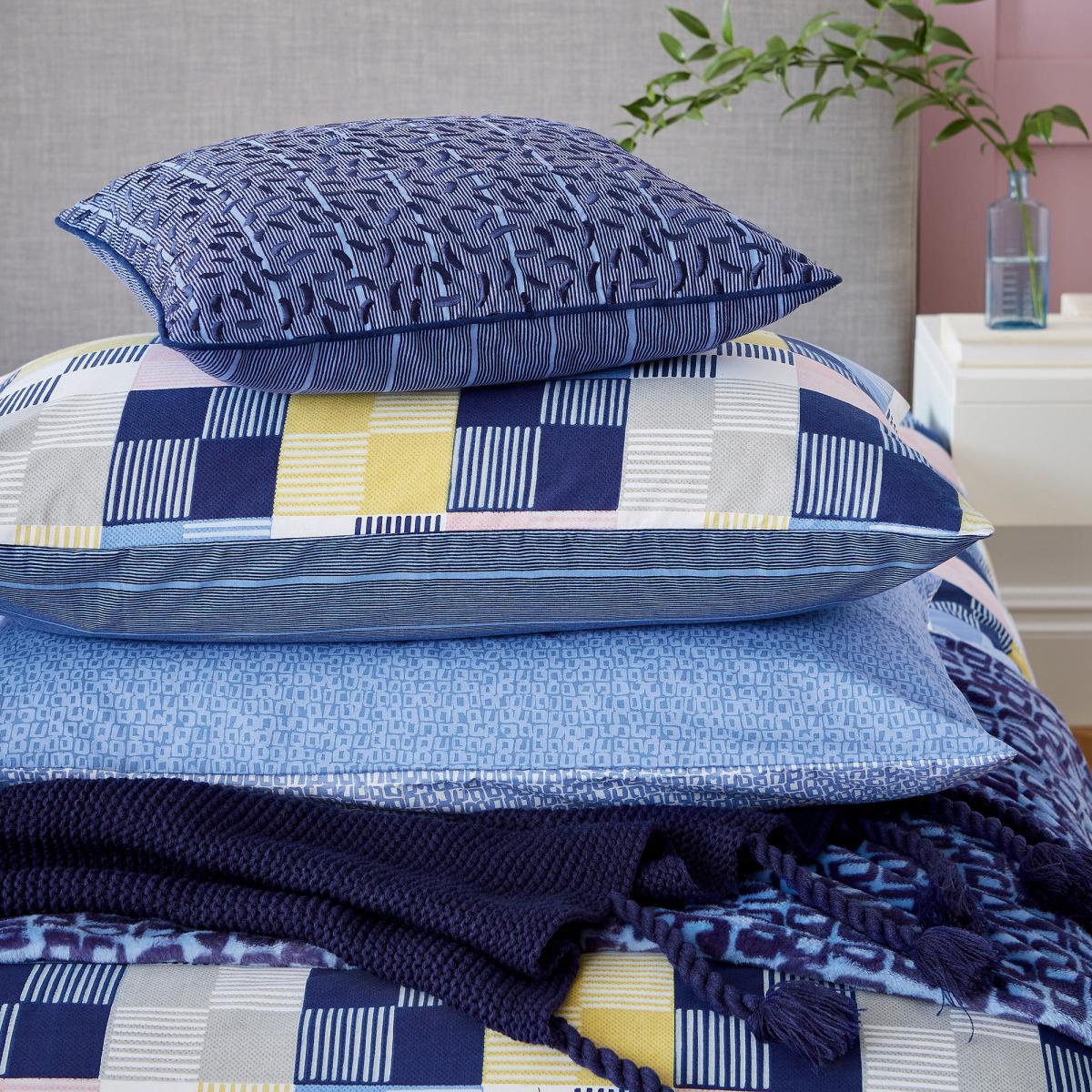 Helena Springfield Cosmos Viva Navy Knit Throw Navy – image 2