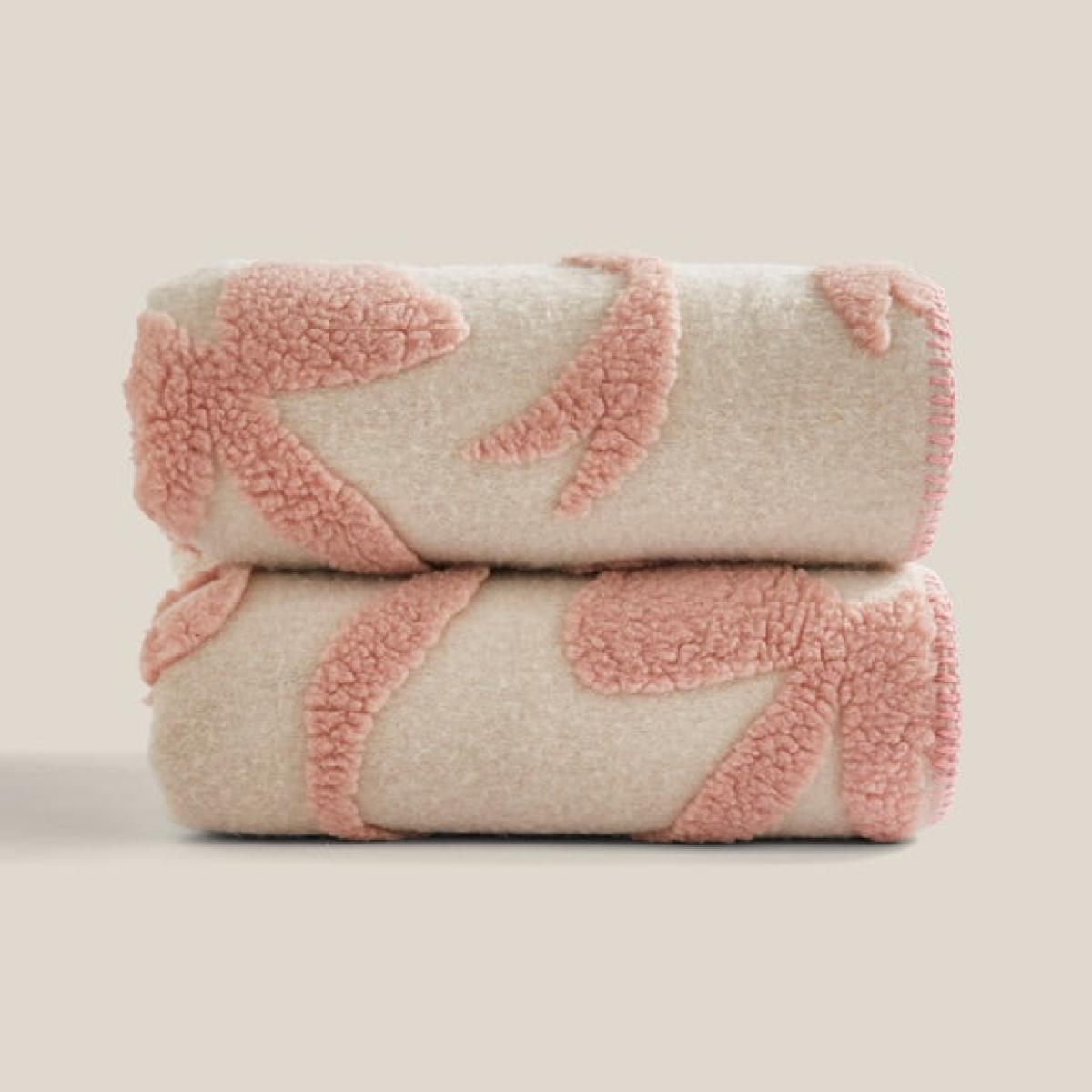 Bows Sherpa Jacquard Throw Blanket, 130cm x 170cm – image 3