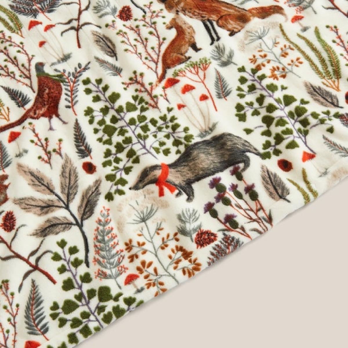 Printed Fleece Woodland Electric Throw Blanket – image 3