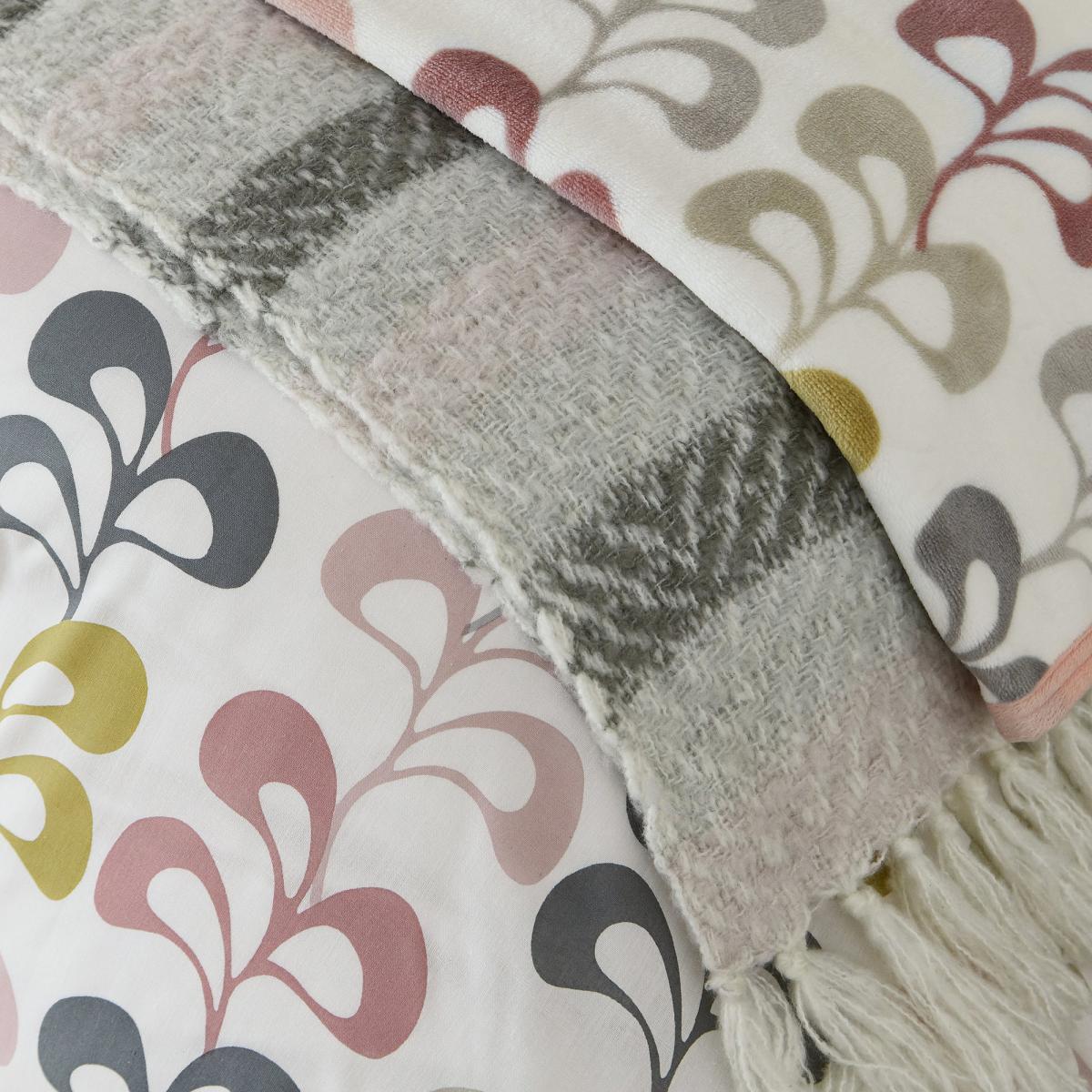 Helena Springfield Liv Arken Blush Fleece Throw Blush, Grey and White – image 2
