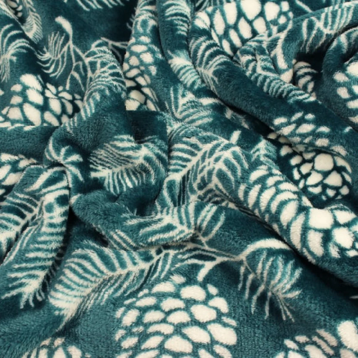 Irwin Fleece Throw 140x180 Pine – image 2