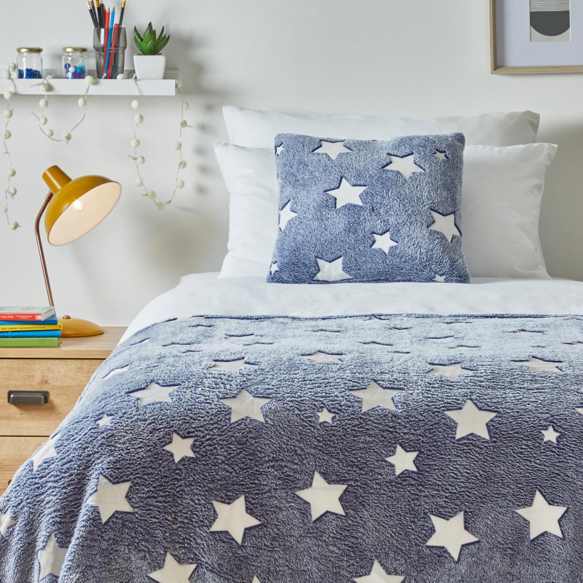 Glow In The Dark Stars Navy Blanket Navy – image 2