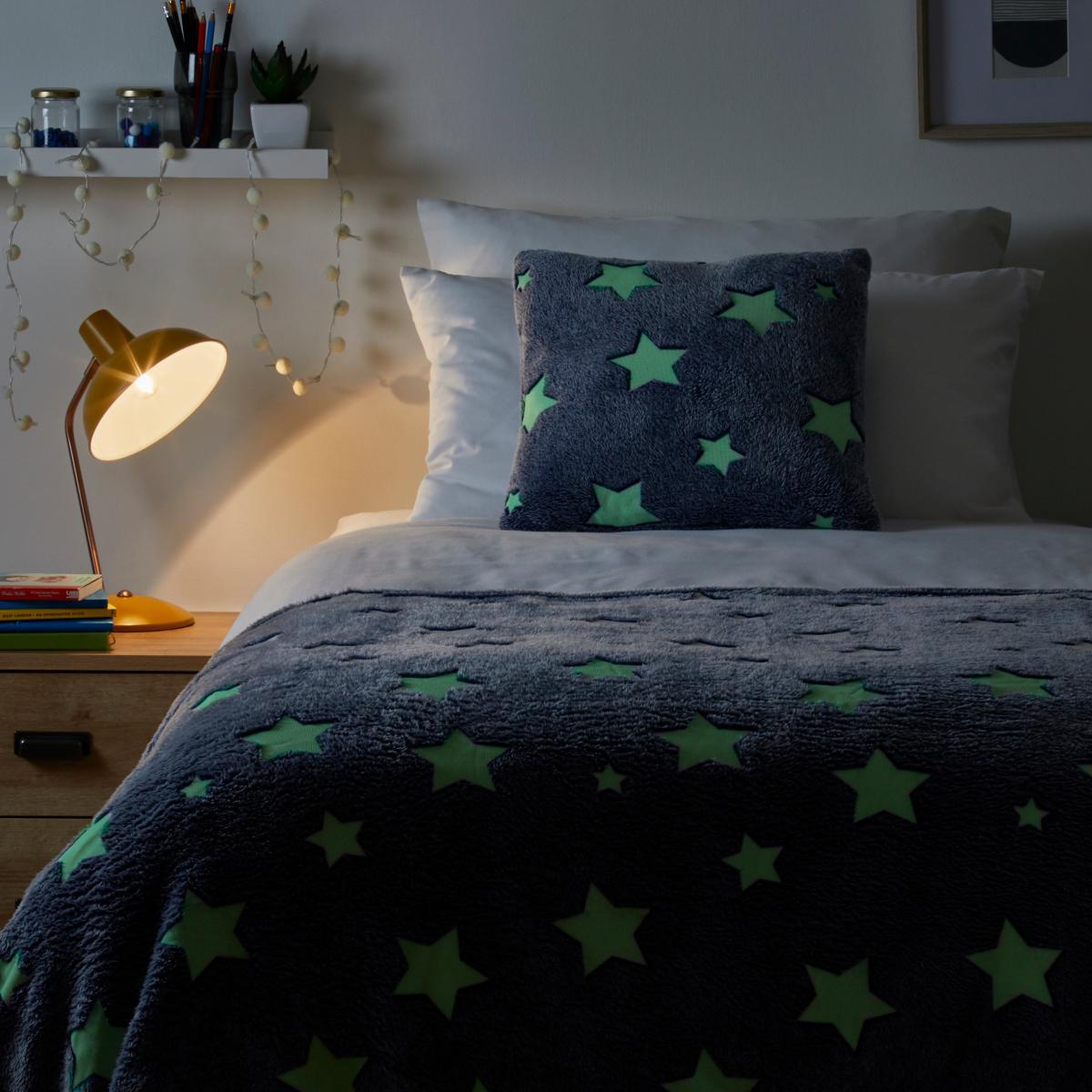 Glow In The Dark Stars Navy Blanket Navy – image 3