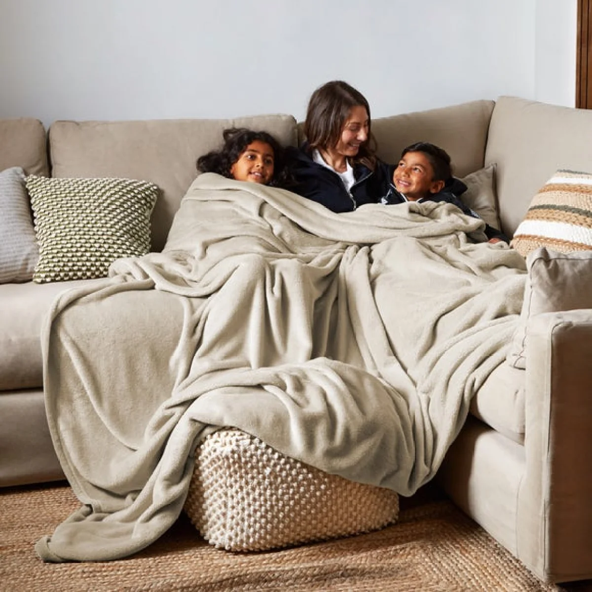 Supersize Family Snuggle Throw Old Gold – image 2