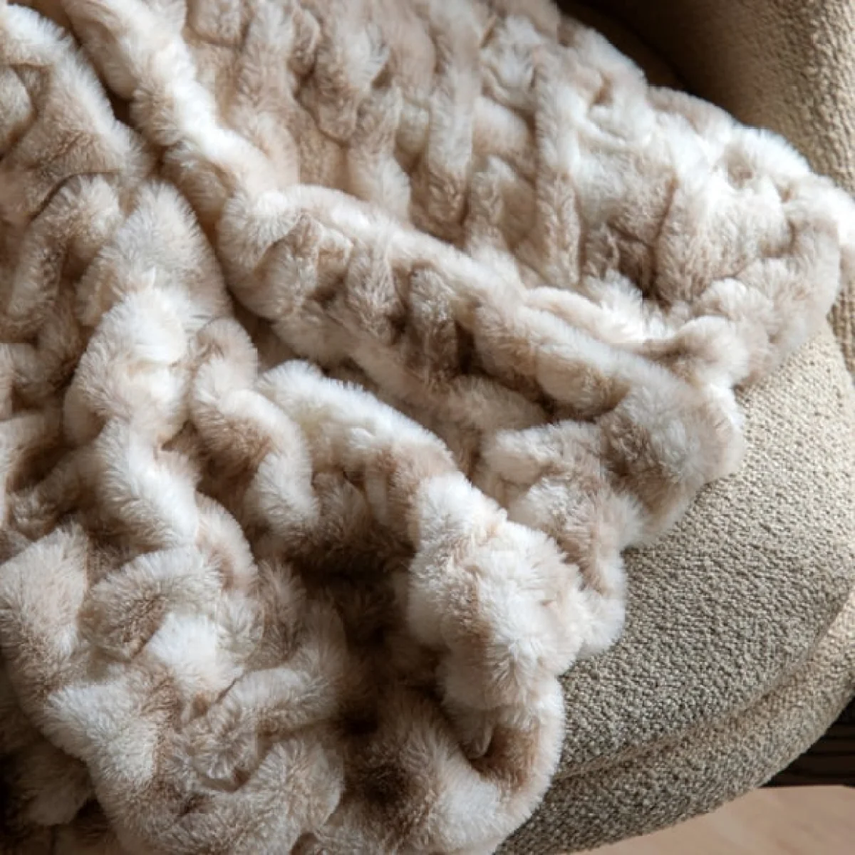 Luxurious Mottled Faux Fur Throw Blanket – image 2