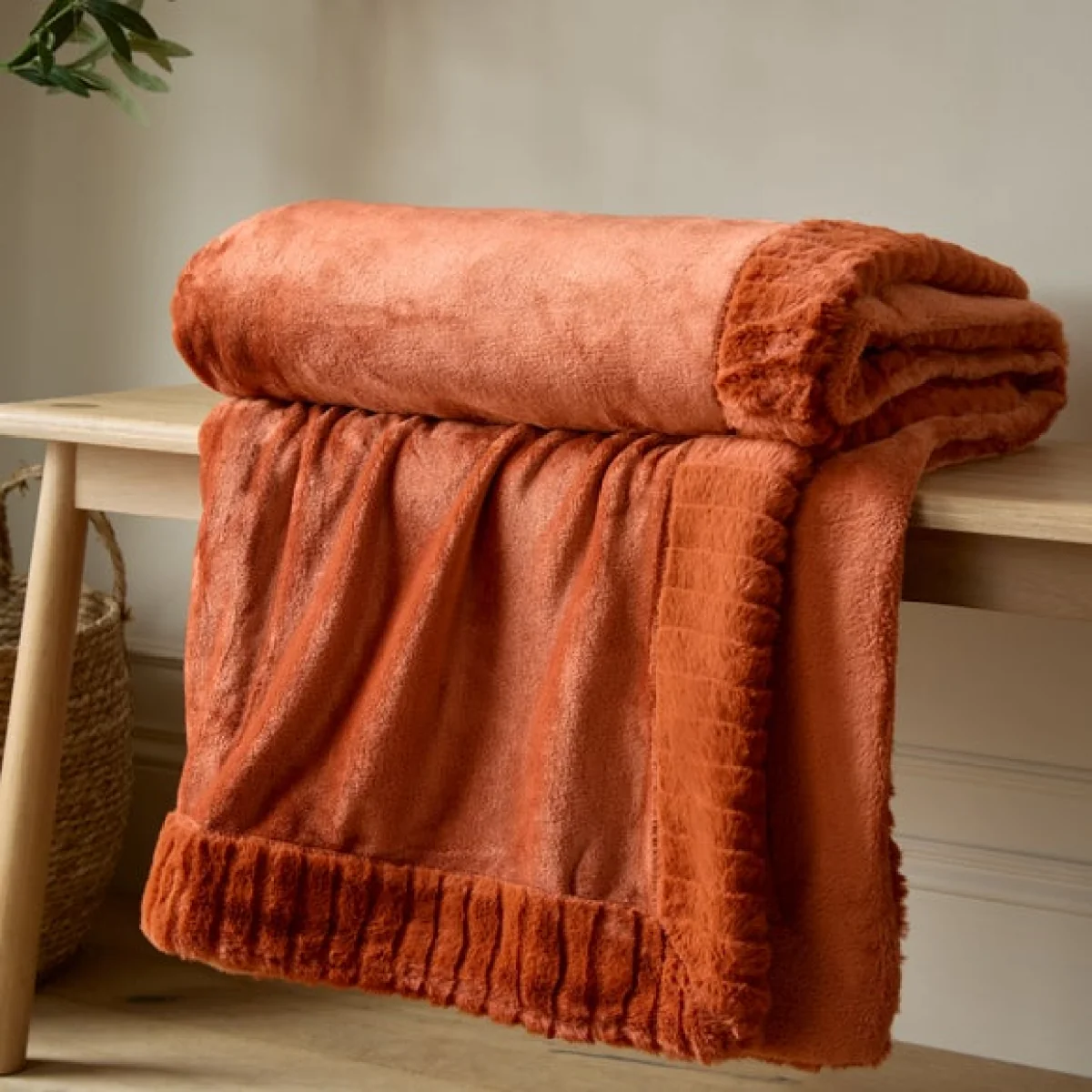 Catherine Lansfield Faux Velvet 150cm x 200cm Throw Pink – image 2