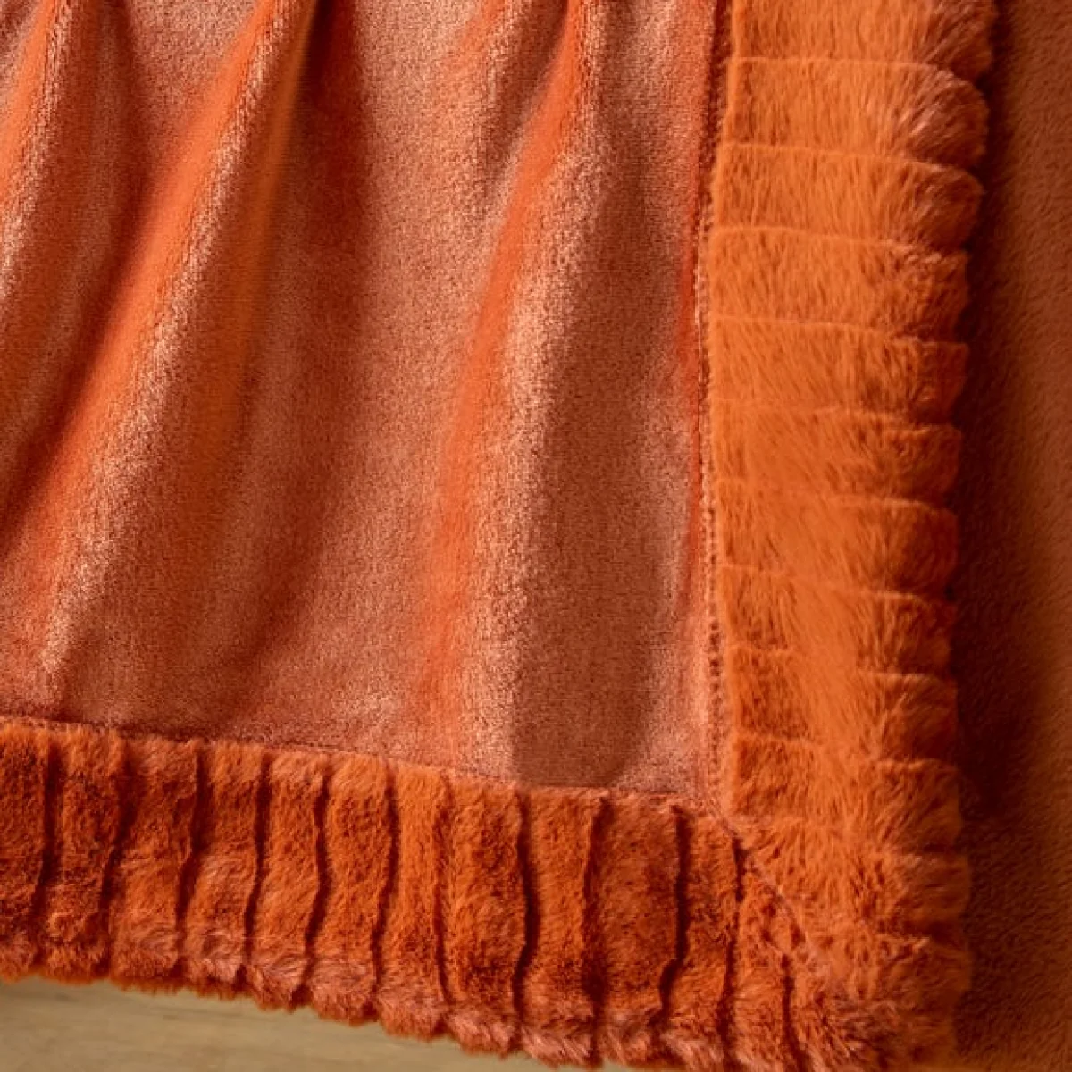 Catherine Lansfield Faux Velvet 150cm x 200cm Throw Pink – image 3