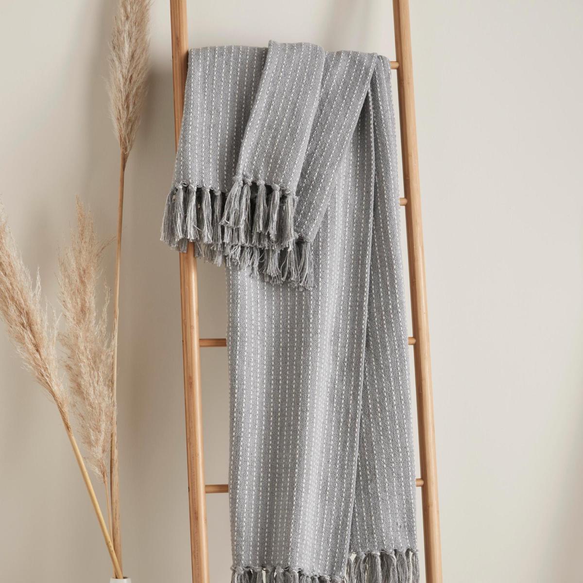 Quinn Woven Throw Blanket – image 1