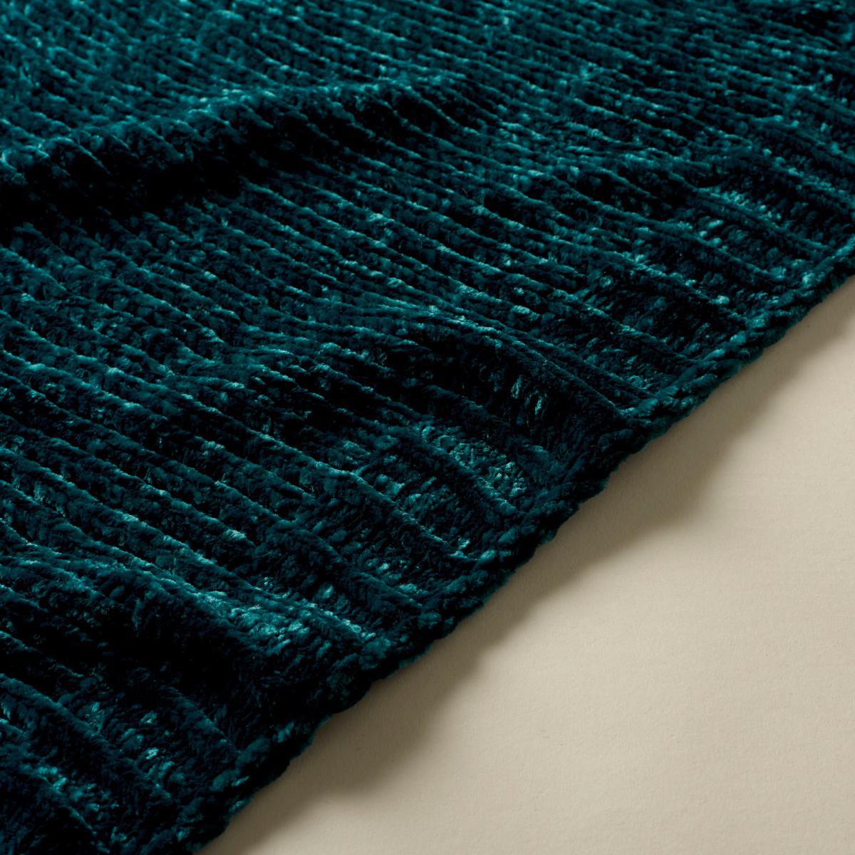 Crystal Chenille Throw Bottle (Green) – image 4