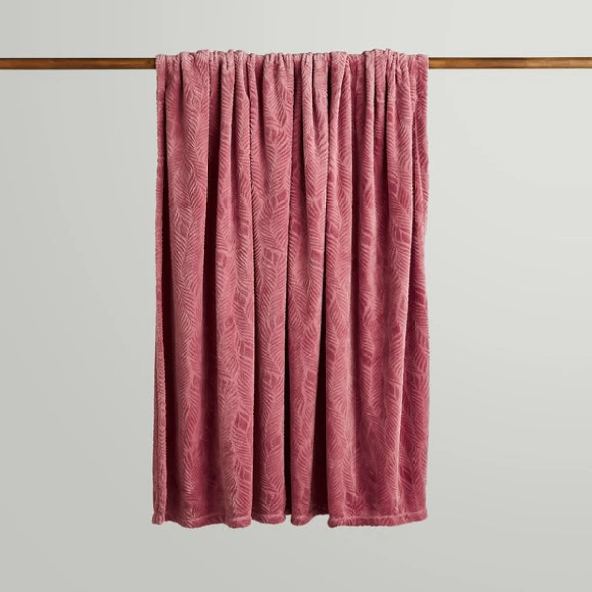Leila Leaf Fleece Throw 130x170cm Rose – image 3