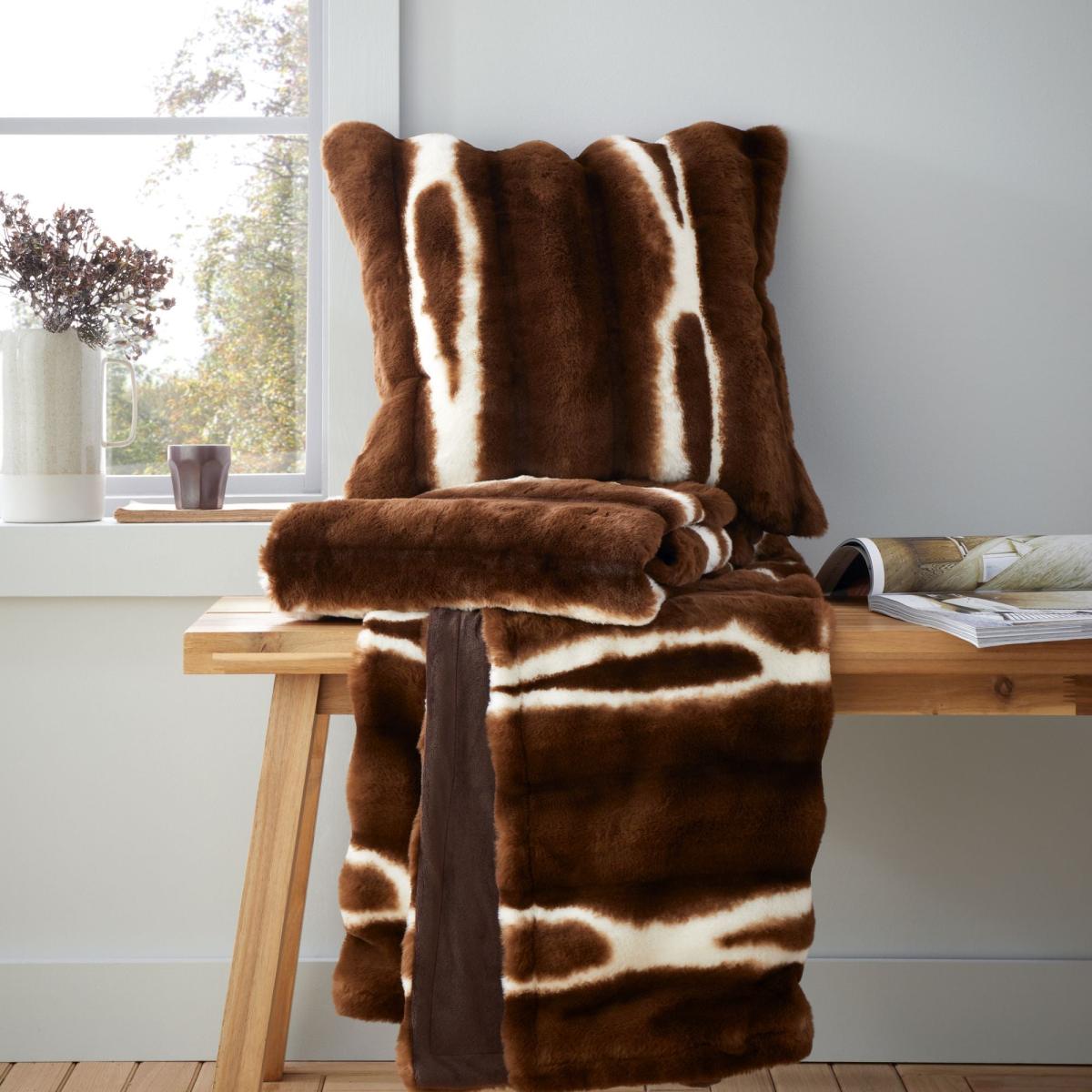 Flint Faux Fur Throw Blanket 130cm x 170cm – image 5