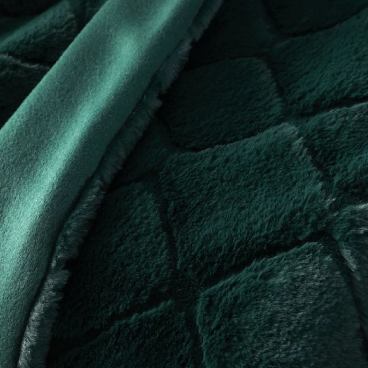 Catherine Lansfield Cosy Diamond 130cm x 170cm Throw Bottle (Green) – image 2