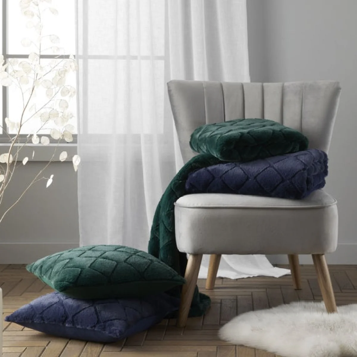 Catherine Lansfield Cosy Diamond 130cm x 170cm Throw Bottle (Green) – image 3