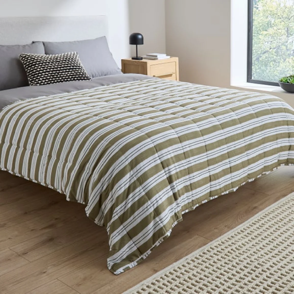 Quilted Stripe Weighted Blanket – image 1