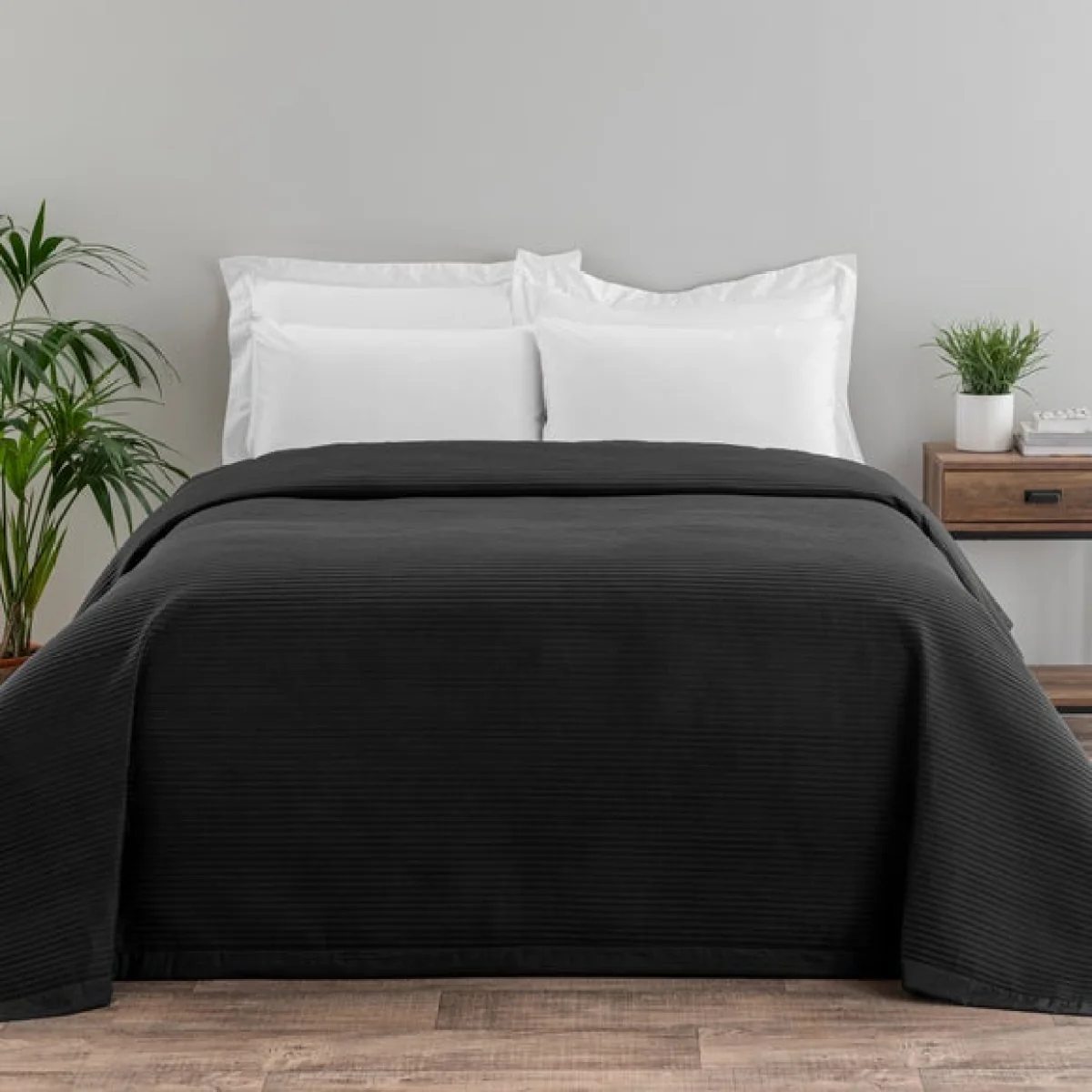 Spencer Pinsonic Bedspread Black – image 1