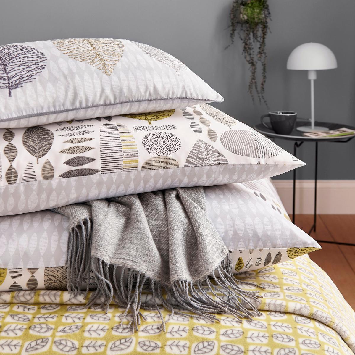 Helena Springfield Unna Chartreuse Fleece Throw Natural (Cream) – image 4