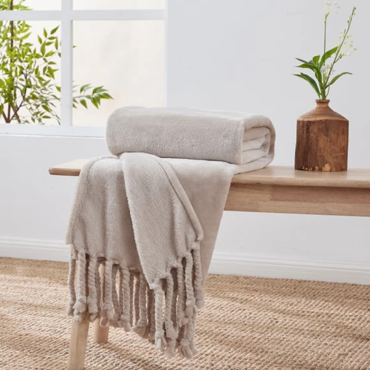 Tassel Throw Blanket 130cm x 170cm – image 1