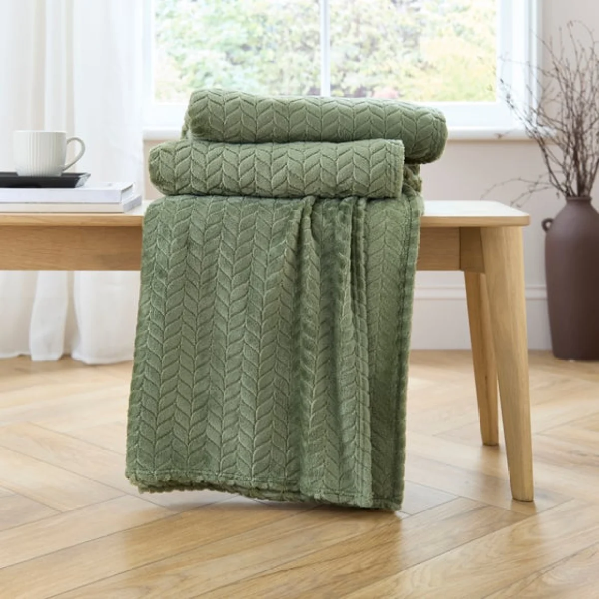 Amelia Supersize Family Snuggle Throw Blanket 240cm x 280cm – image 1