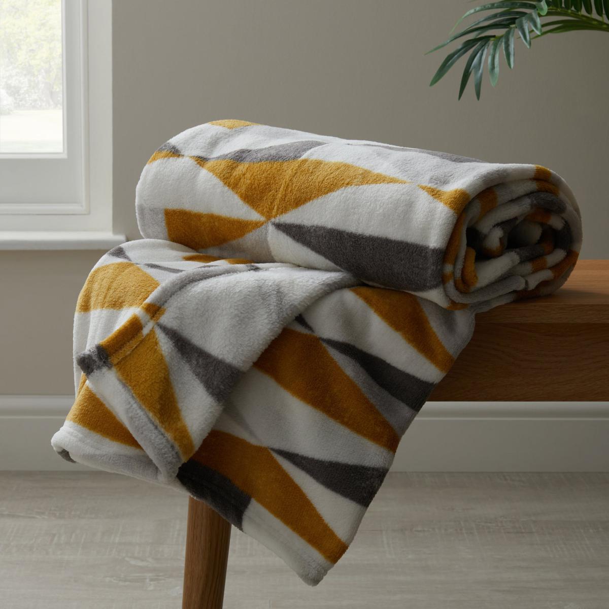 Ochre Triangles Throw 130x170cm Ochre – image 1