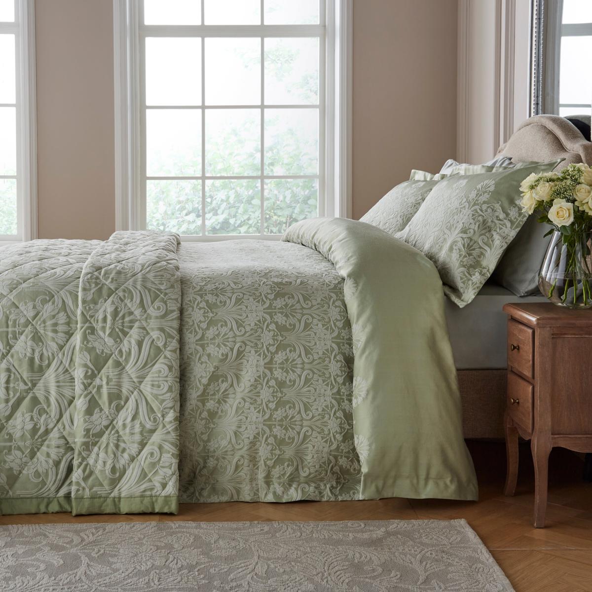 Dorma Fuchsia Bells Bedspread – image 3