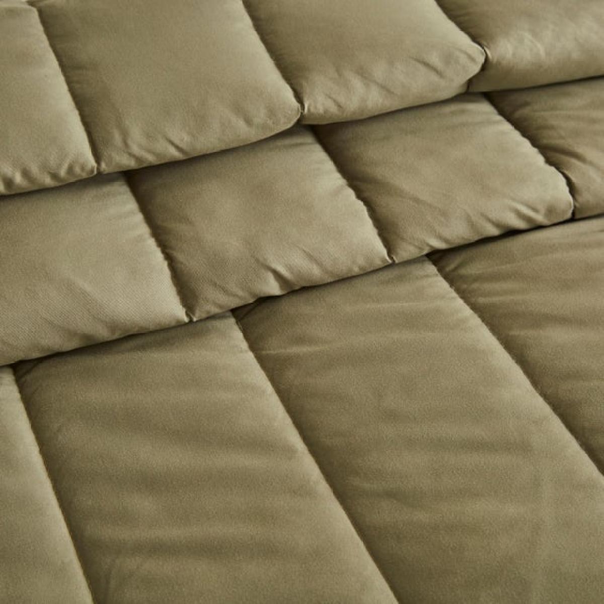Holden Bedspread – image 2