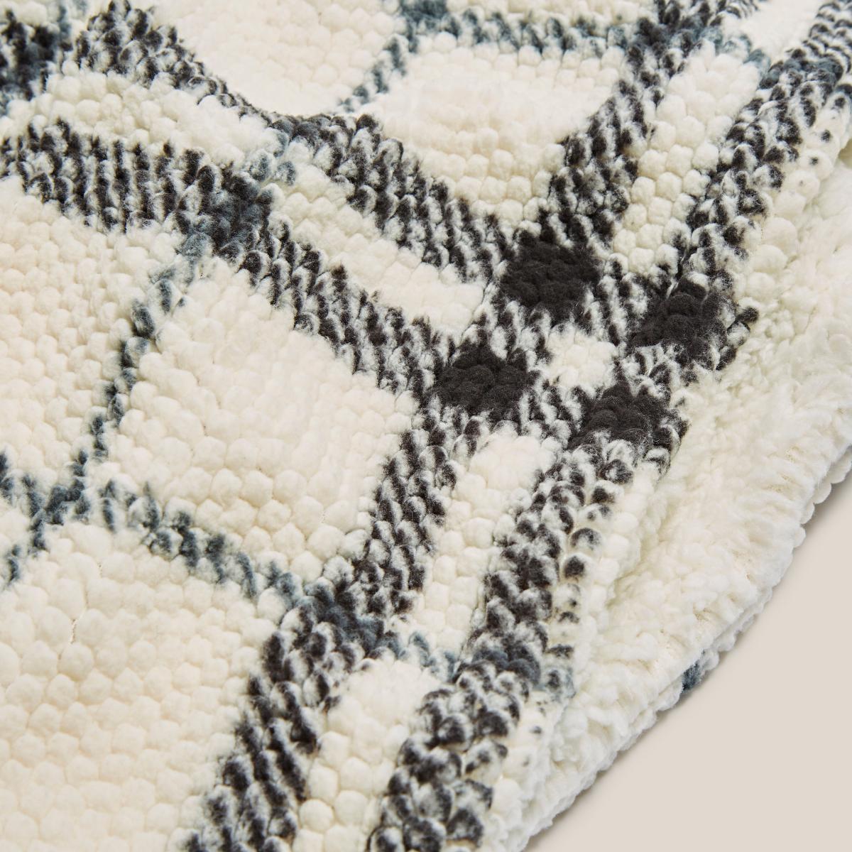 Kelly Black Check Throw Black/Beige – image 3