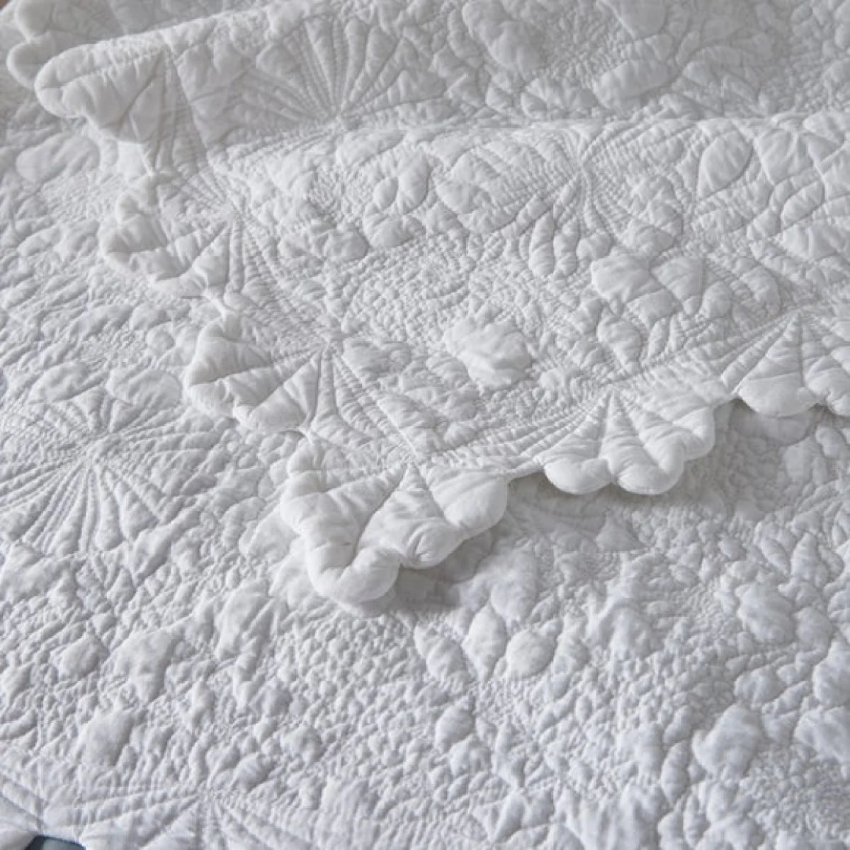 Flora Quilted Bedspread – image 2