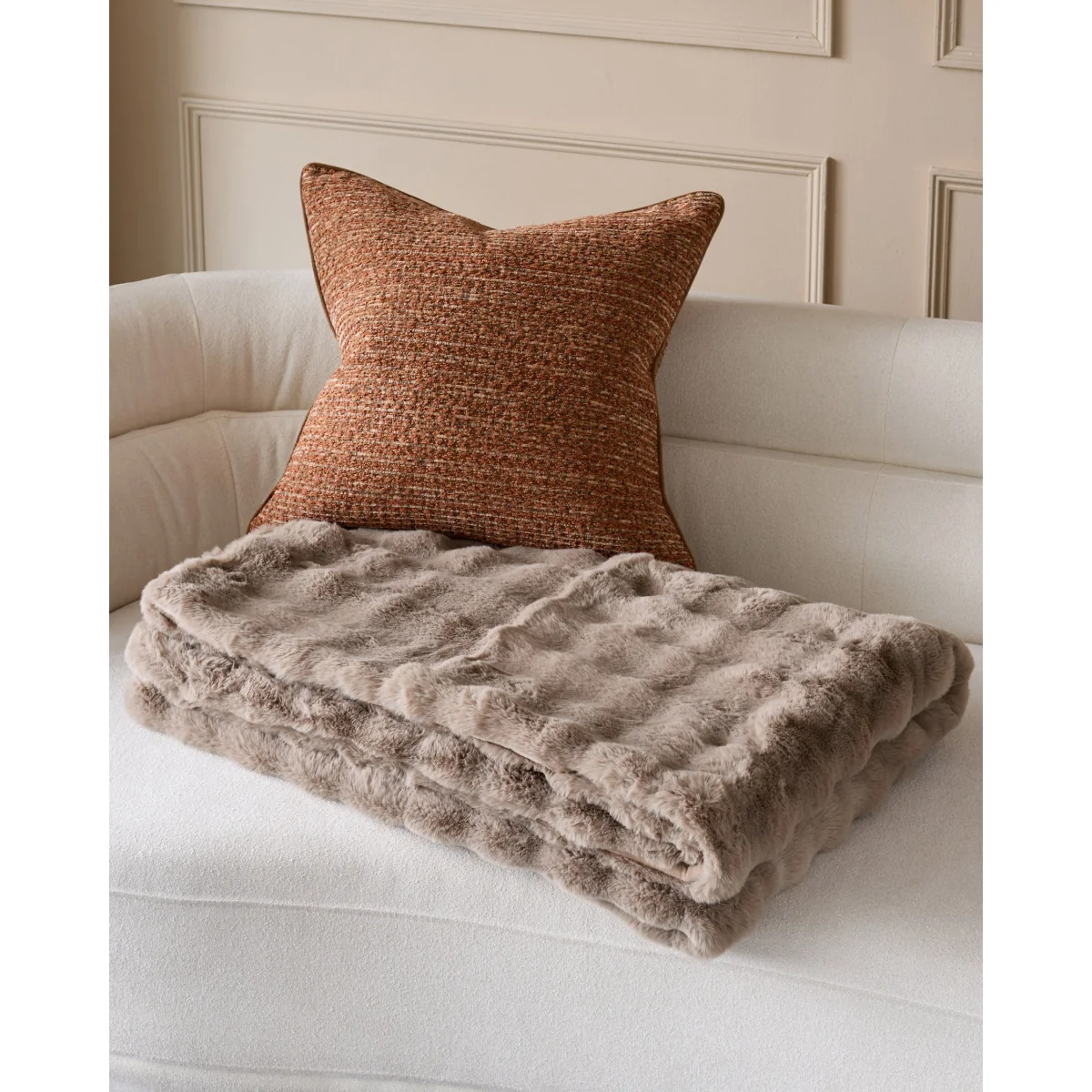 Nova taupe large throw – image 3