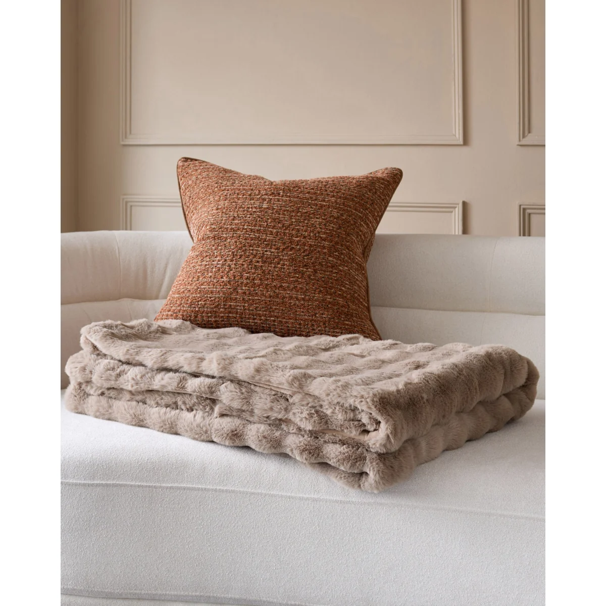 Nova taupe large throw – image 6