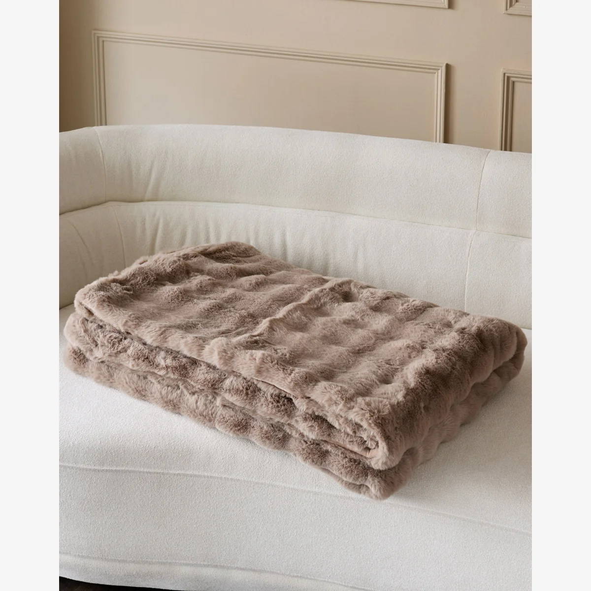 Nova taupe large throw – image 1