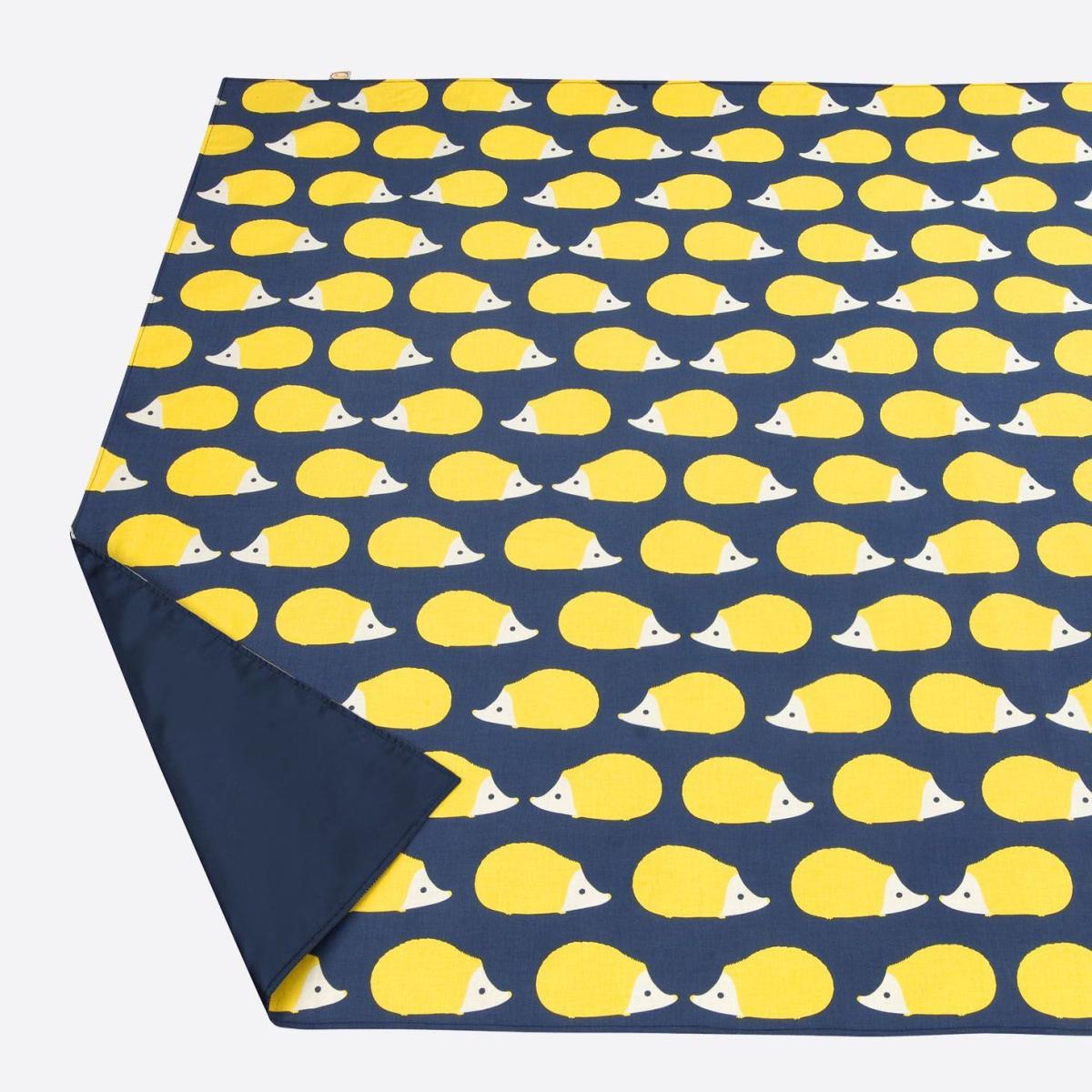 Large Hedgehogs Picnic Blanket – image 3