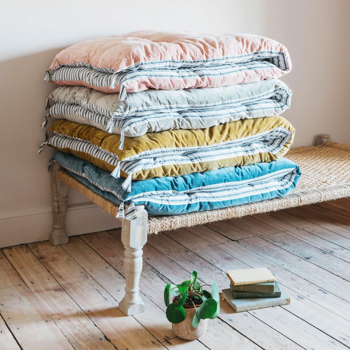 Smoke Blue Velvet Bed Roll – image 2