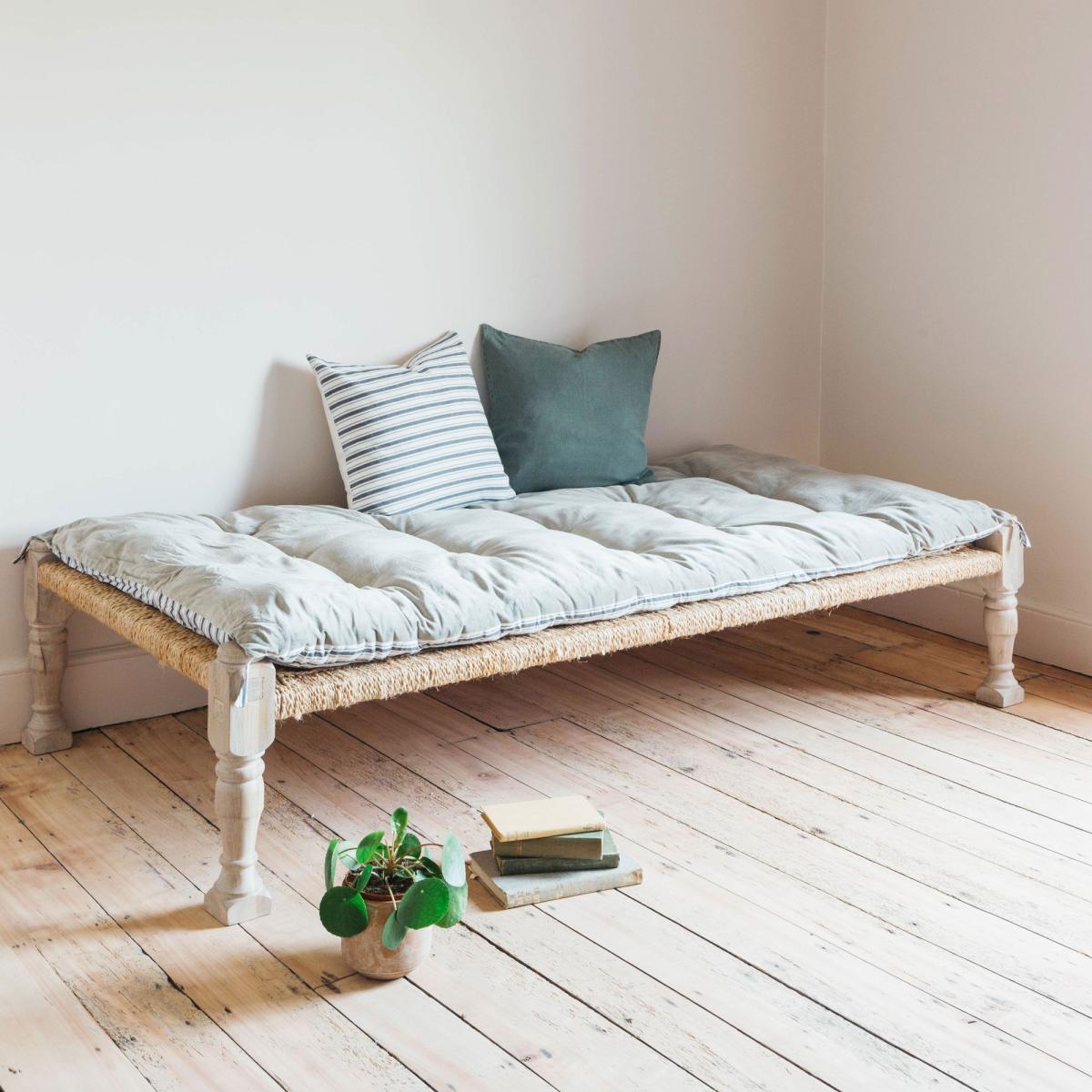 Smoke Blue Velvet Bed Roll – image 3