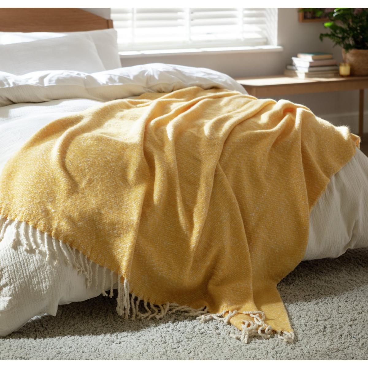 Habitat Country Hideaway Woven Throw - Yellow – image 2