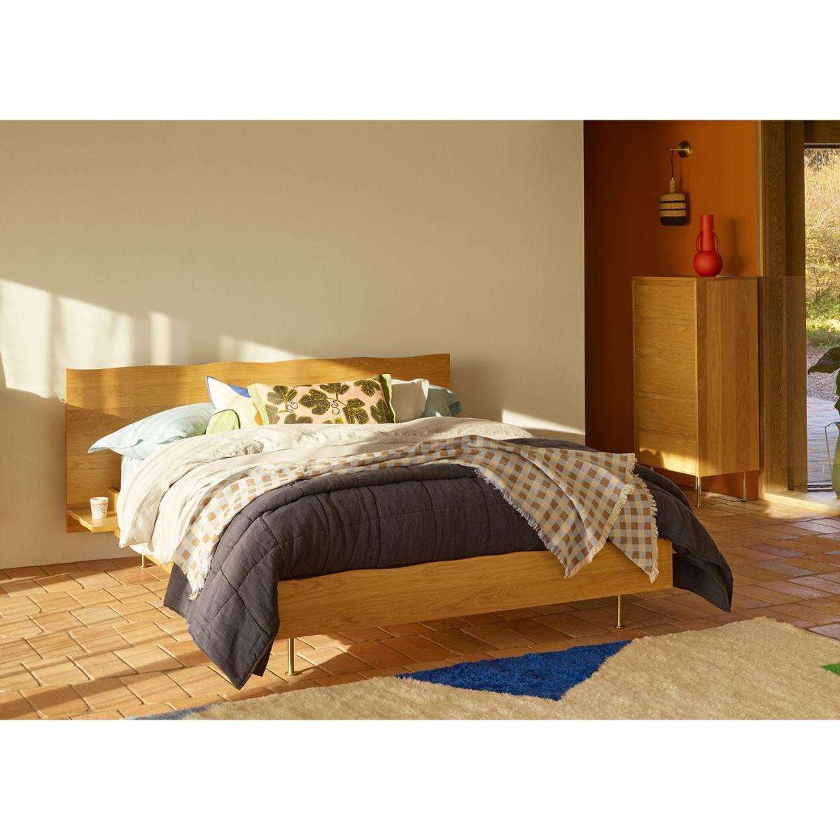Heal's Linen Cotton Quilt Navy 140 x 200cm – image 2
