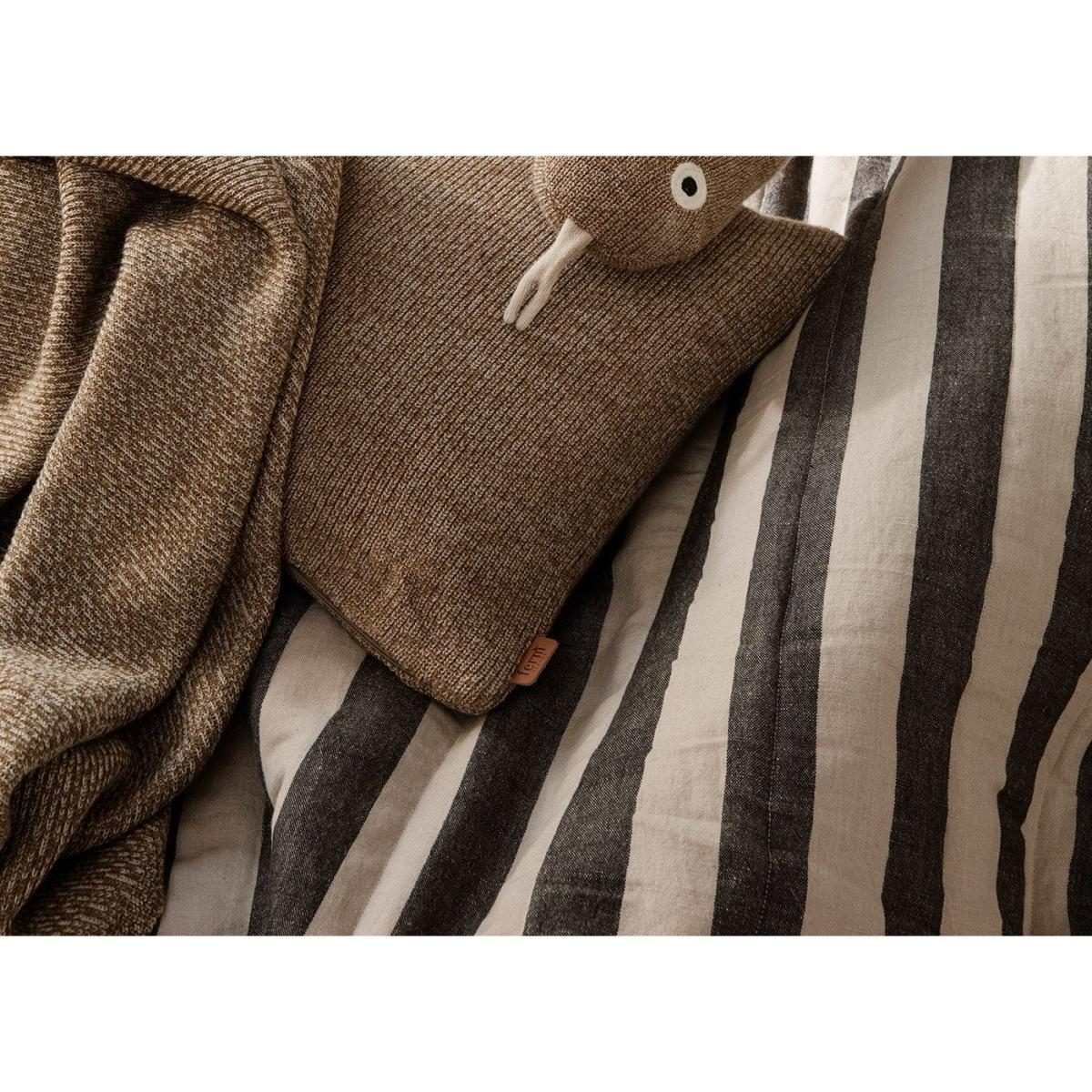 ferm LIVING Grand Quilted Blanket Sand/Black 120 x 170cm – image 2