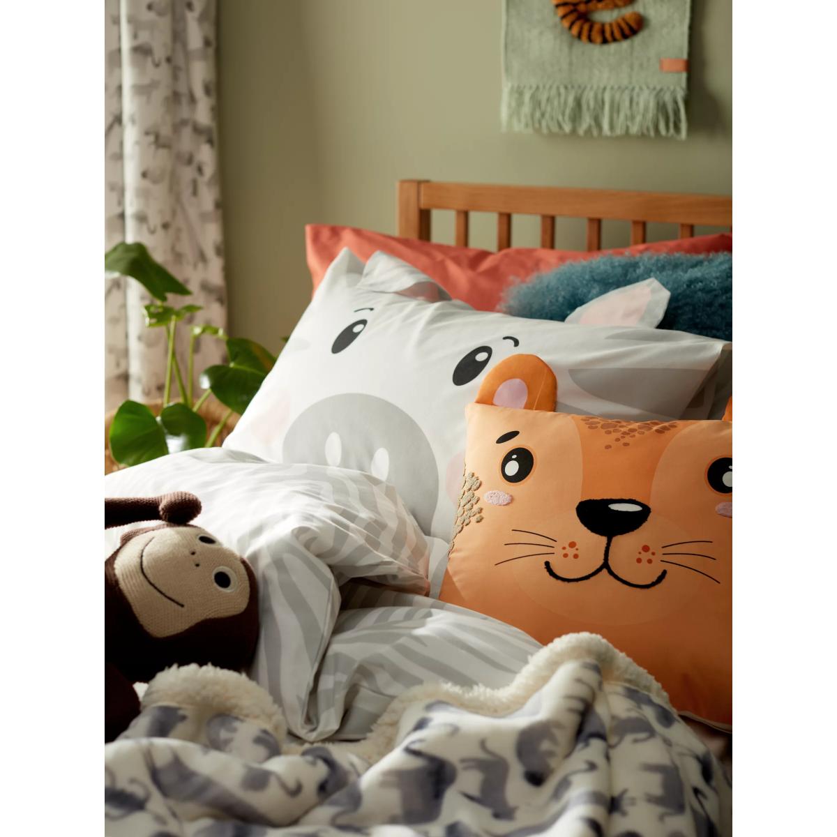 little home at John Lewis Safari & Friends Sherpa Fleece Throw – image 7