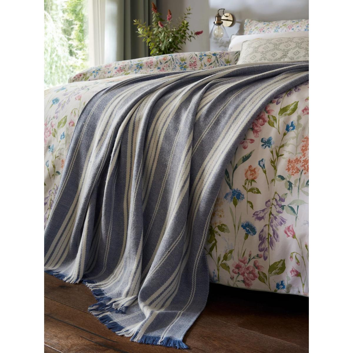 Laura Ashley Ardley Throw, Seaspray/White – image 3
