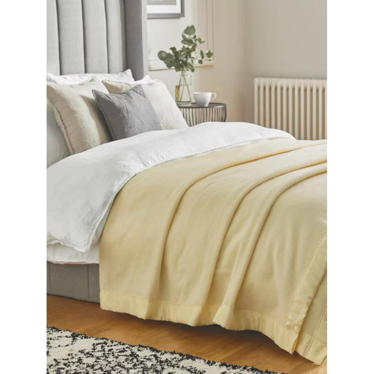John Atkinson by Hainsworth Empress Merino Wool Blanket, Winter White – image 3