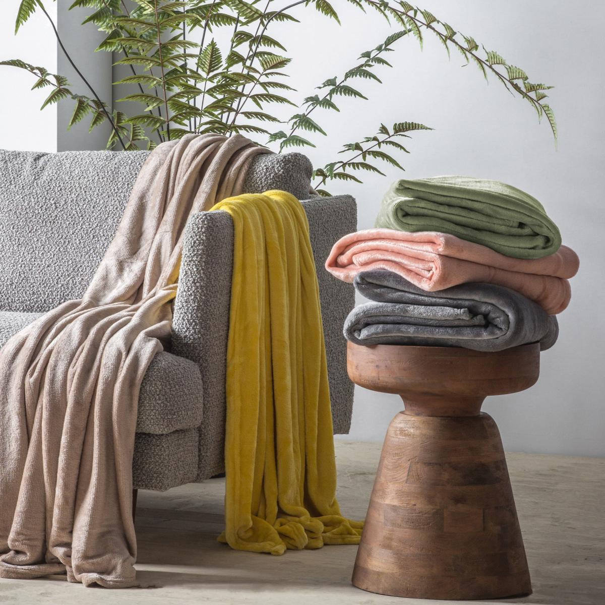 Rolled Flannel Fleece - Pale Green – image 2