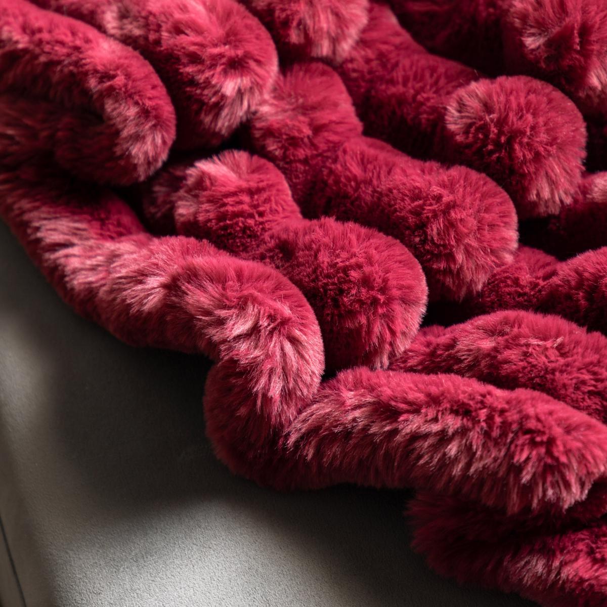 Ribbed Faux Fur Throw - Merlot – image 2