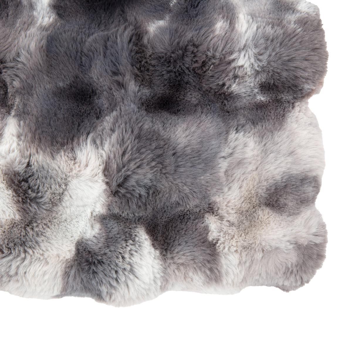 Marshmallow Rabbit Faux Fur Throw – image 4