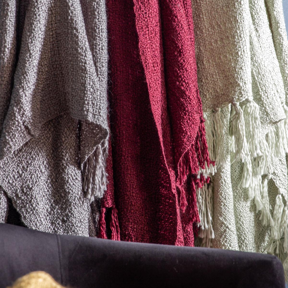 Acrylic Textured Throw - Claret – image 3